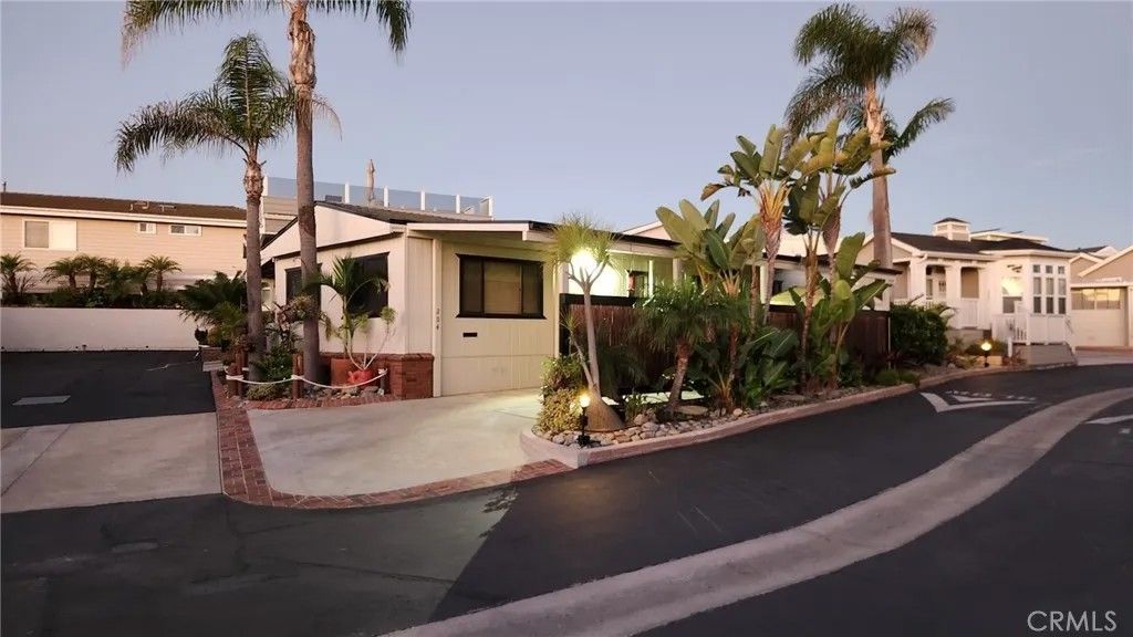 Photo of 204 Easy Pl, Carlsbad, CA 92011 (MLS # CV25267193)