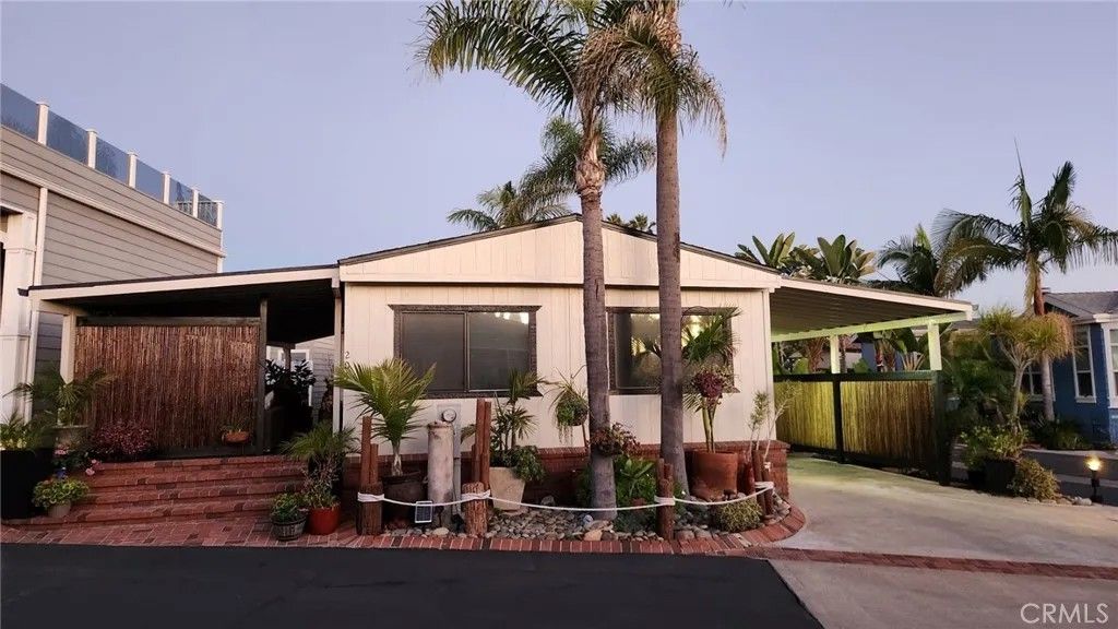 Photo of 204 Easy Pl, Carlsbad, CA 92011 (MLS # CV25267193)