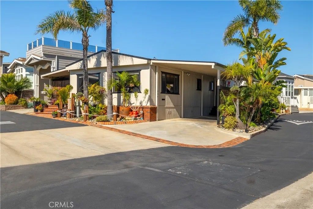 Photo of 204 Easy Pl, Carlsbad, CA 92011 (MLS # CV25267193)