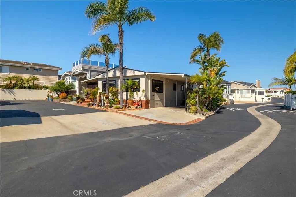 Photo of 204 Easy Pl, Carlsbad, CA 92011 (MLS # CV25267193)