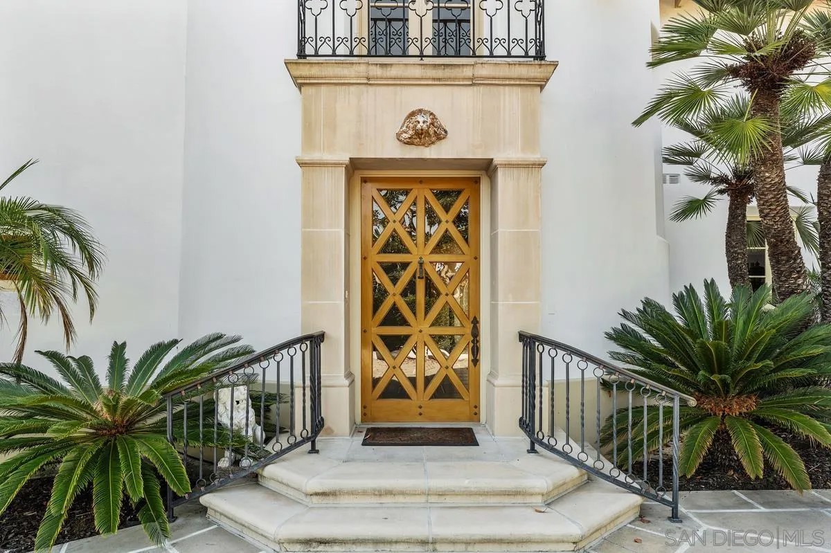 6692 La Jolla Scenic Dr S