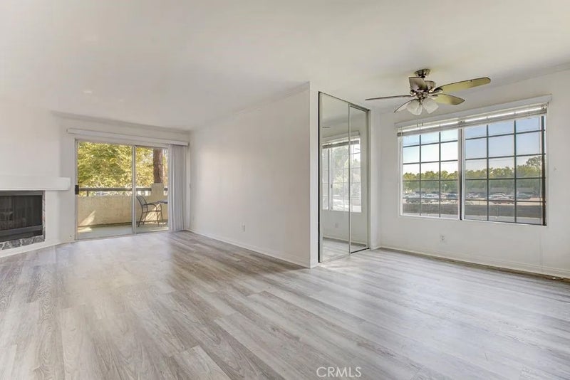 5515 Canoga Ave 105