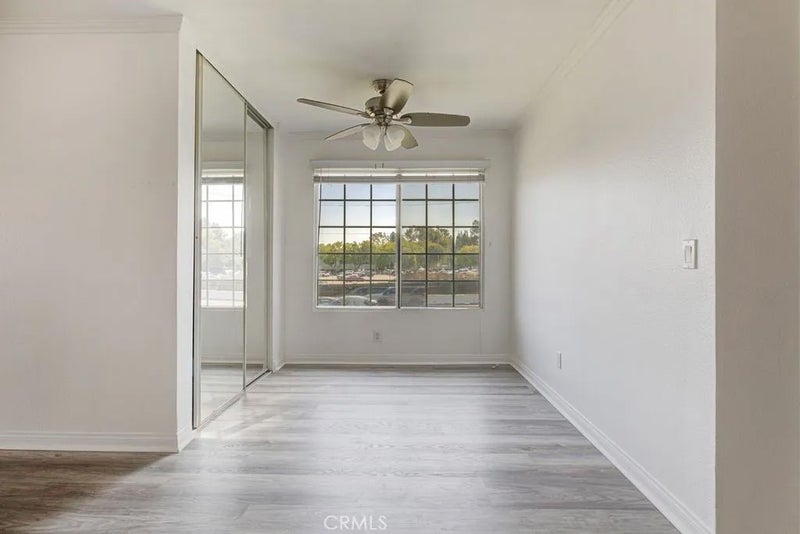 5515 Canoga Ave 105
