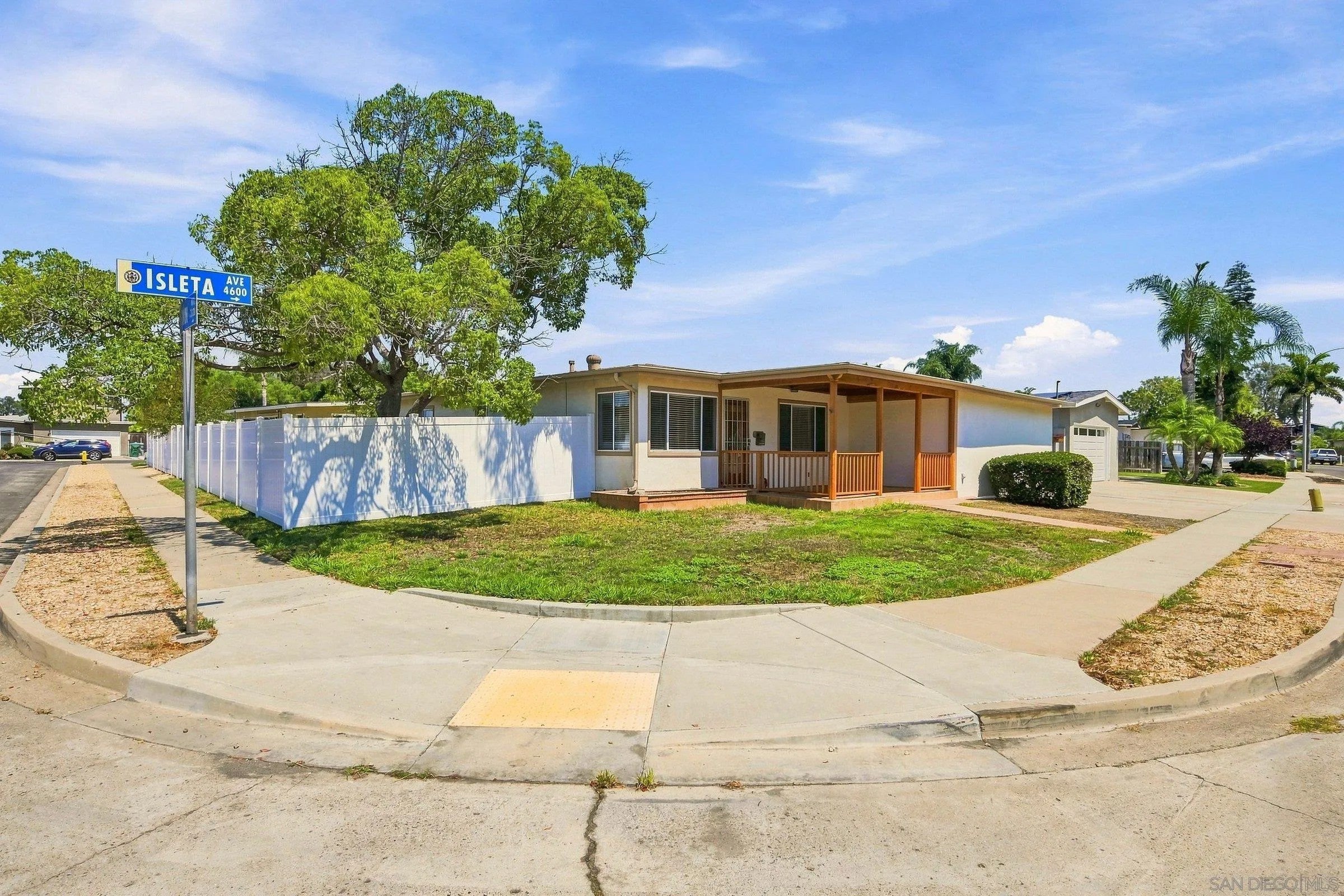 4604 Isleta Ave.