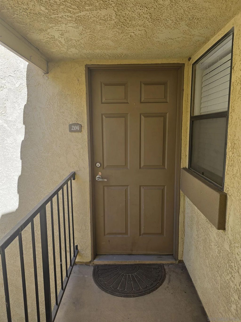 Photo of 1130 W Blaine St #204, Riverside, CA 92507 (MLS # 250044457)