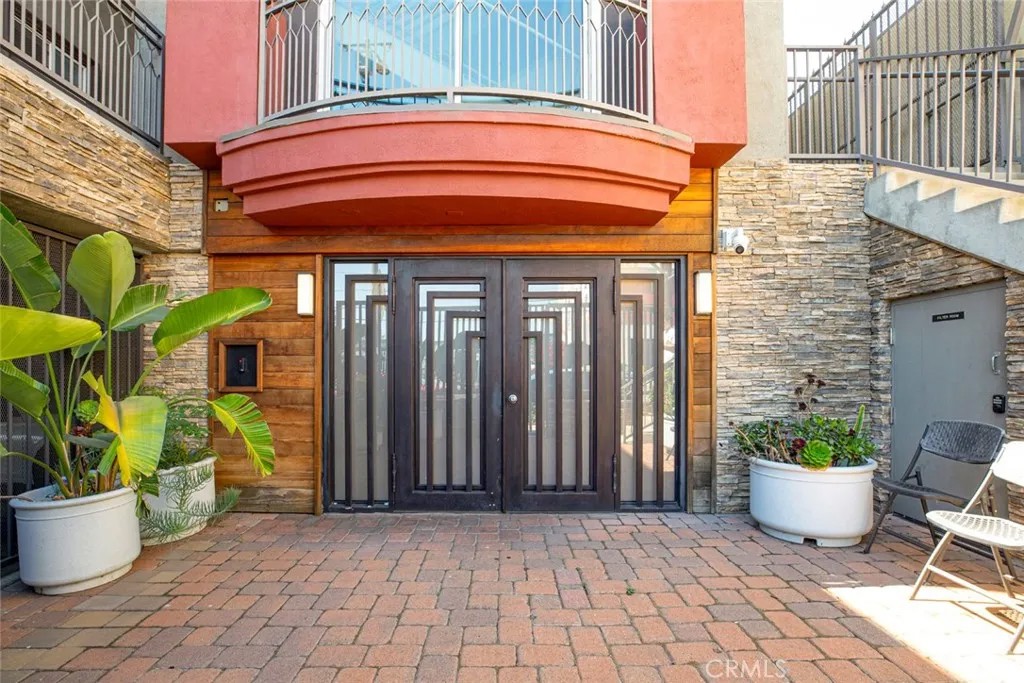11124 Burbank Boulevard 101
