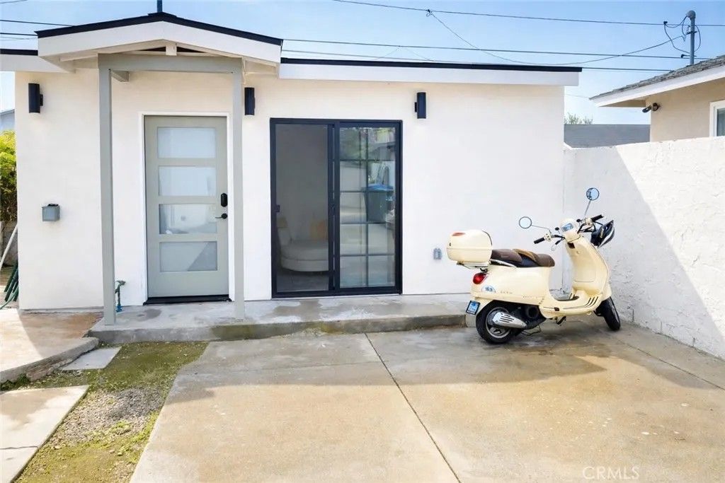 Photo of 5130 E Burnett St #A, Long Beach, CA 90815 (MLS # SB25276779)