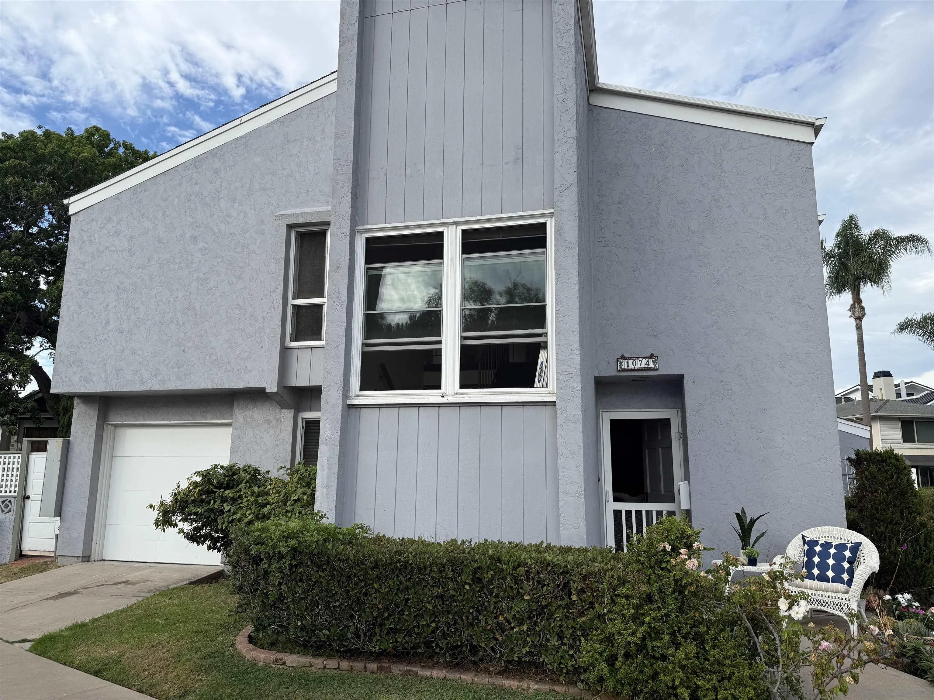 1074 Isabella Avenue