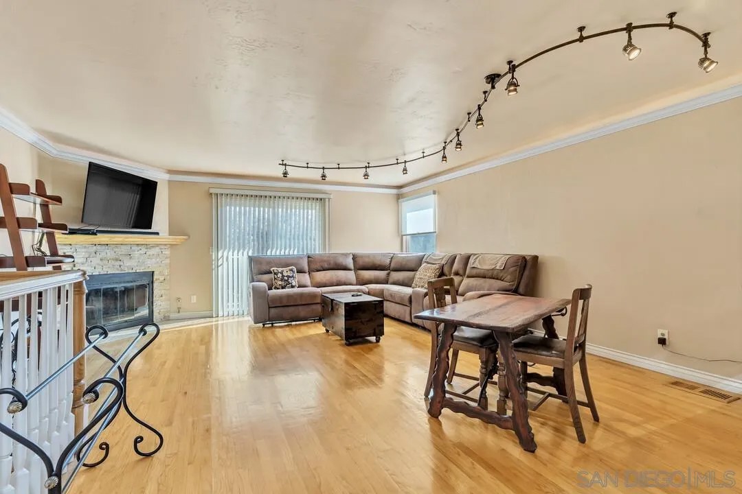7861 Cimarron Ln