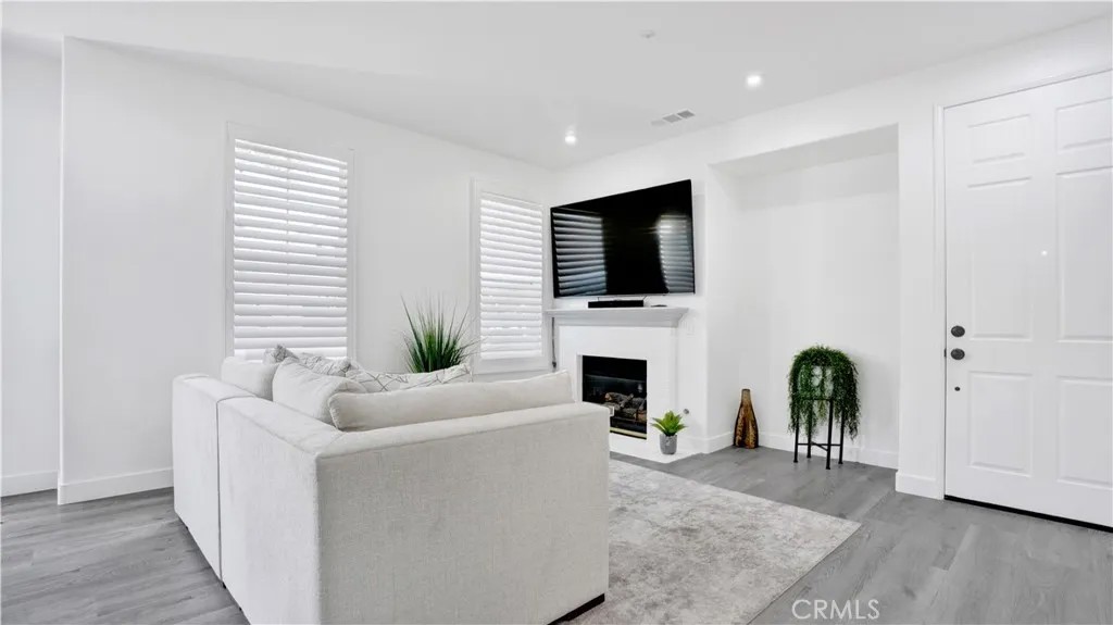 28 Albany