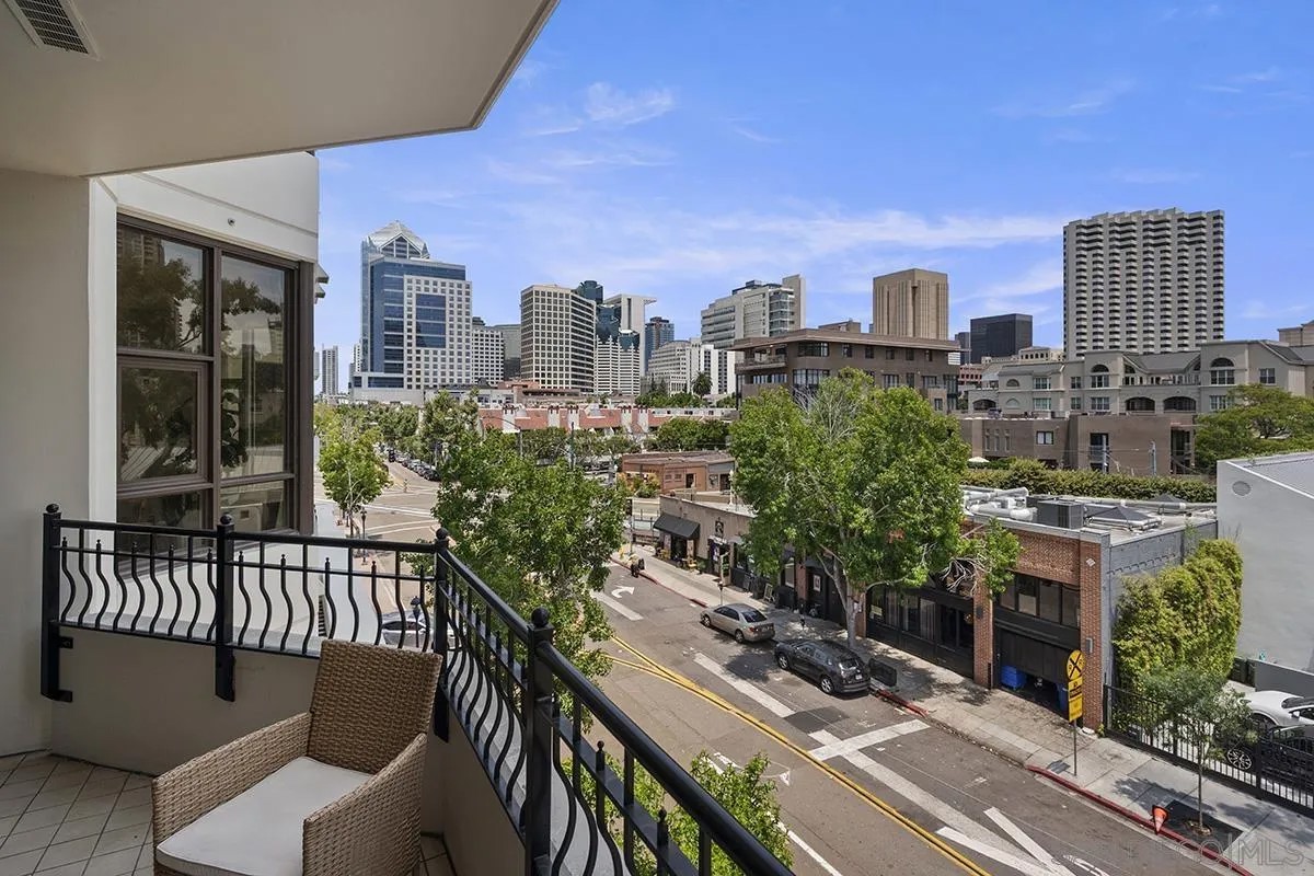700 W Harbor Drive 402