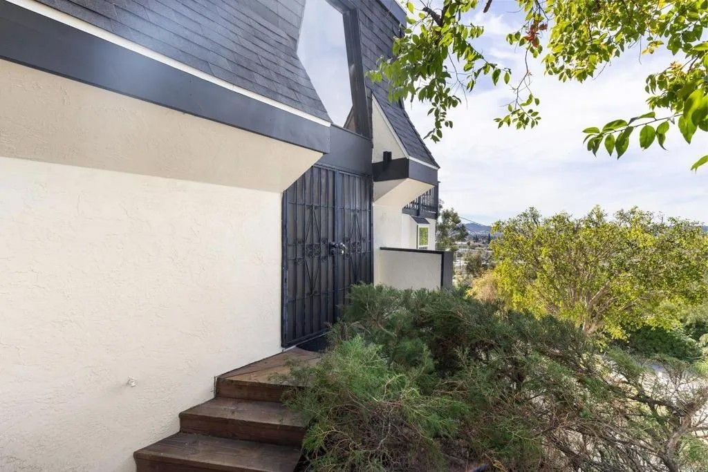 Photo of 1128 Dawnridge Avenue, El Cajon, CA 92021 (MLS # PTP2601604)