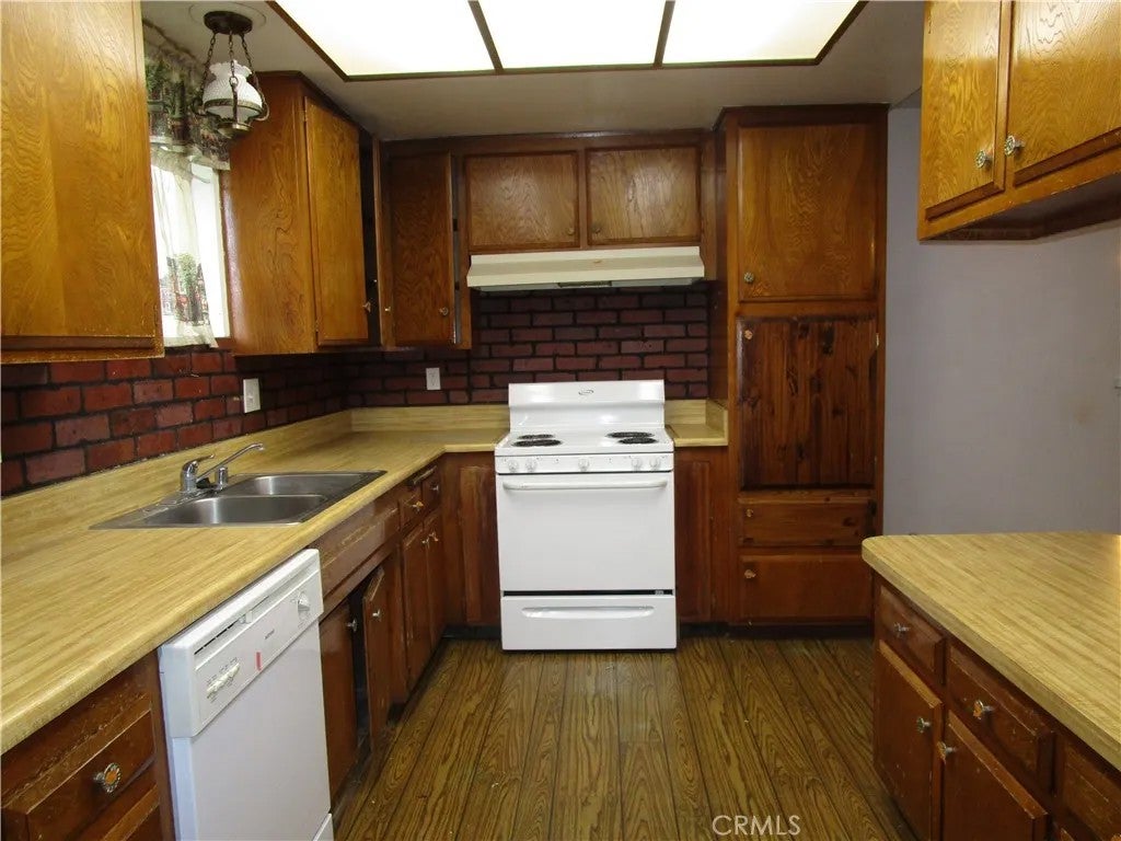3043 W Teranimar