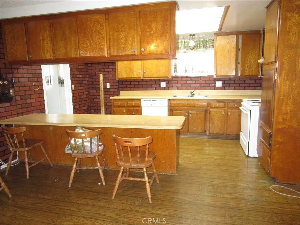 3043 W Teranimar