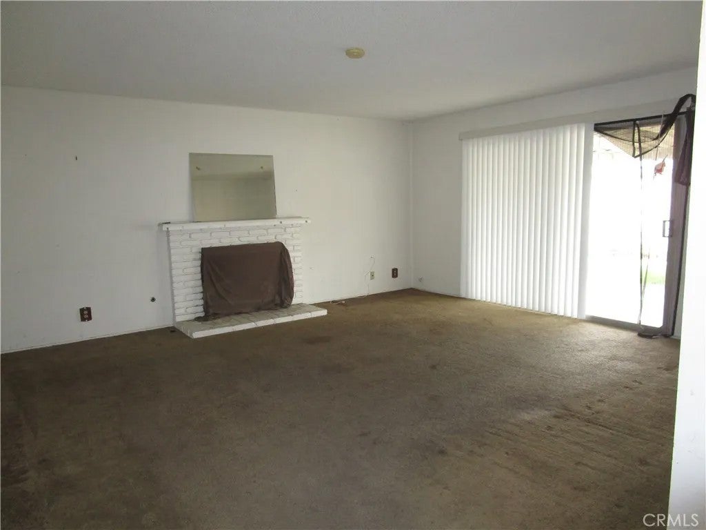 3043 W Teranimar