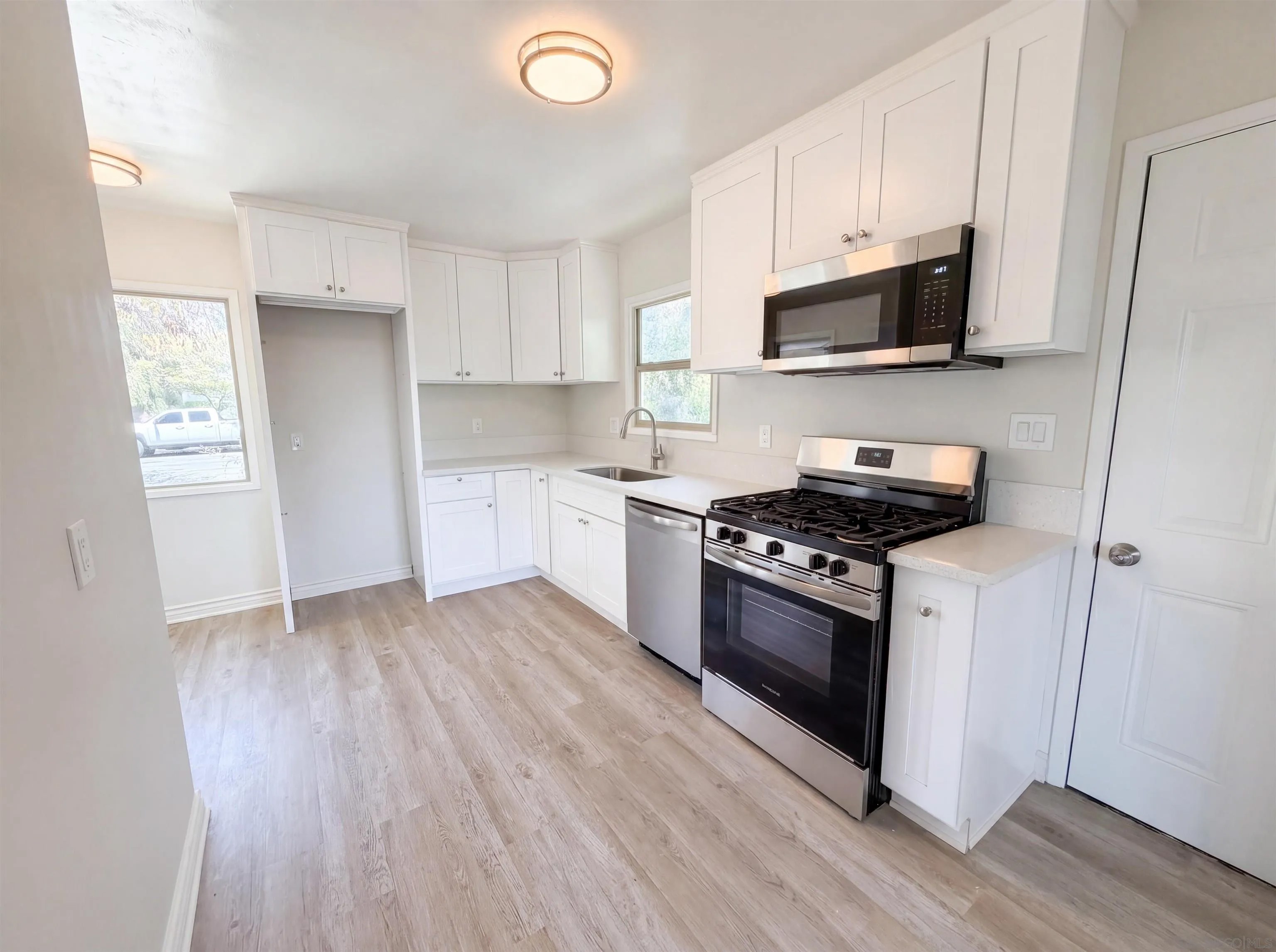 5219 Irwin