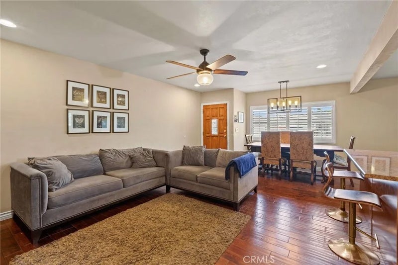 1458 E 215th