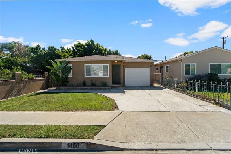 1458 E 215th