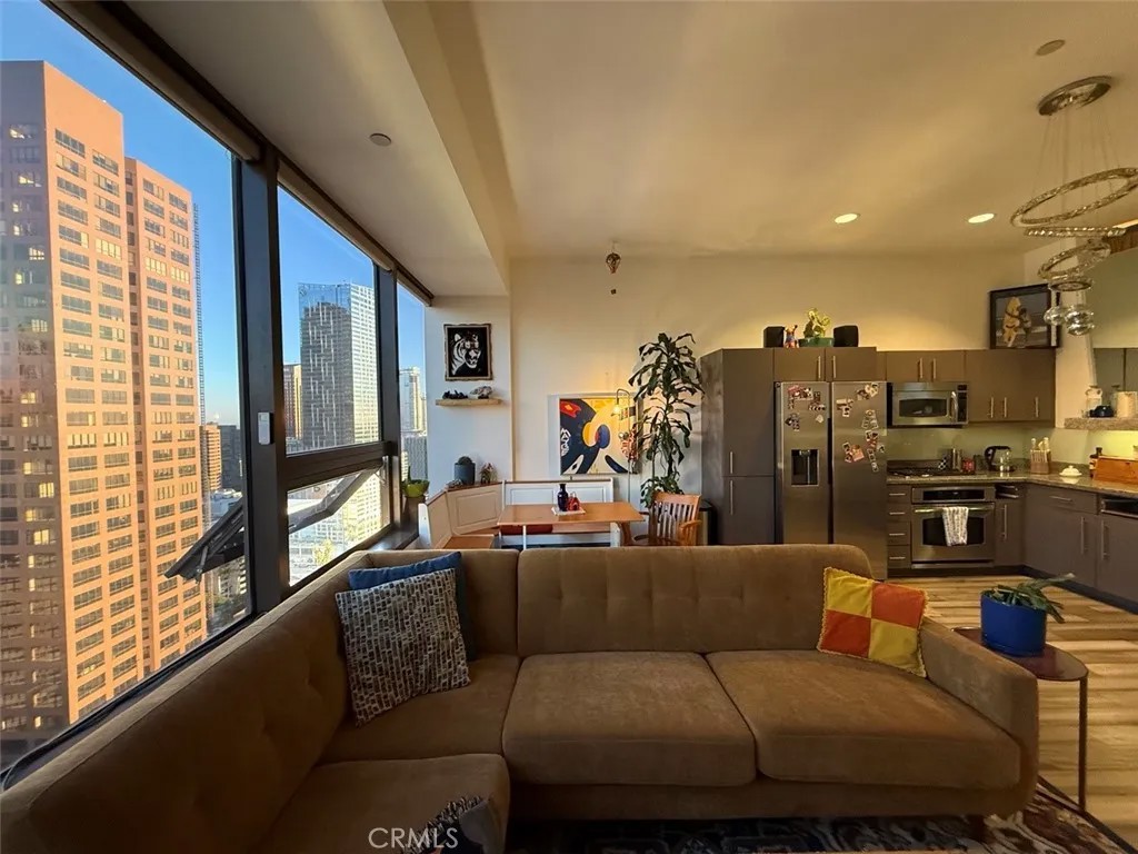 1100 Wilshire Blvd 2010