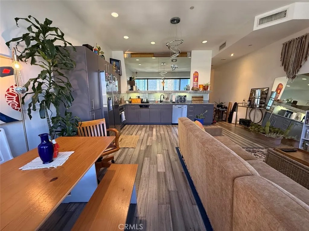 1100 Wilshire Blvd 2010