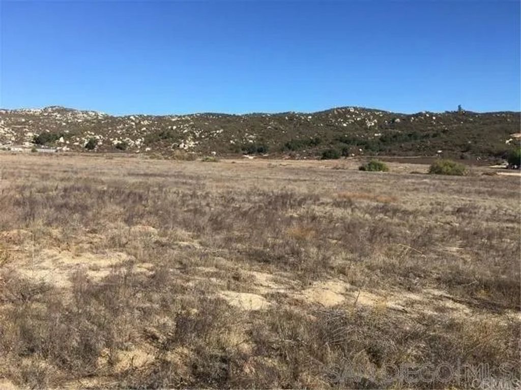 Photo of 44715 E Benton Rd, Hemet, CA 92544 (MLS # 260008469)