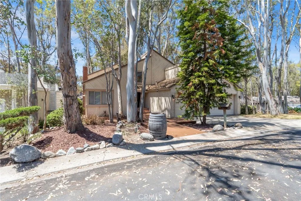 25012 Woodridge