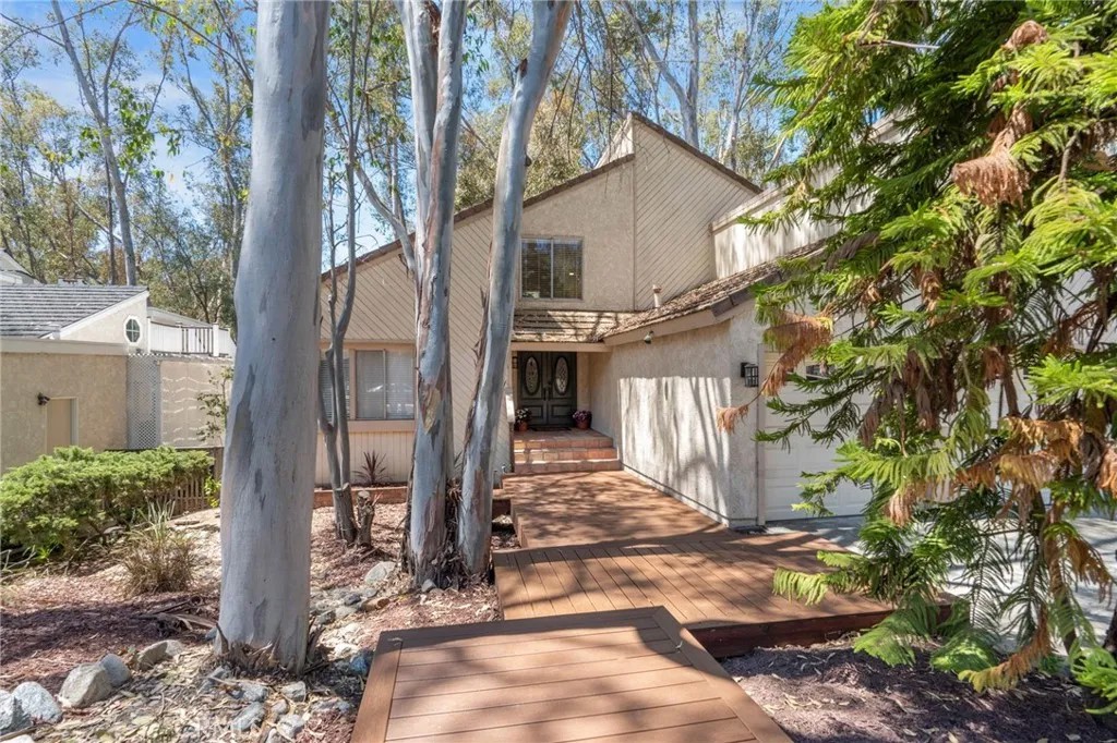 25012 Woodridge