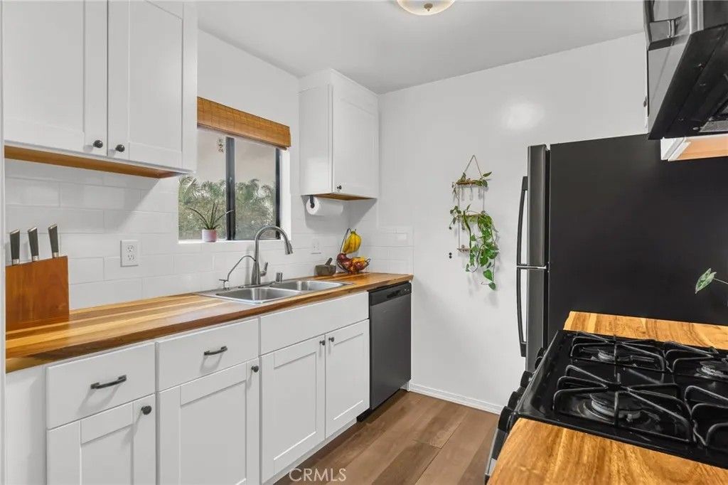 Photo of 1506 E 4th St #206, Long Beach, CA 90802 (MLS # OC25280354)