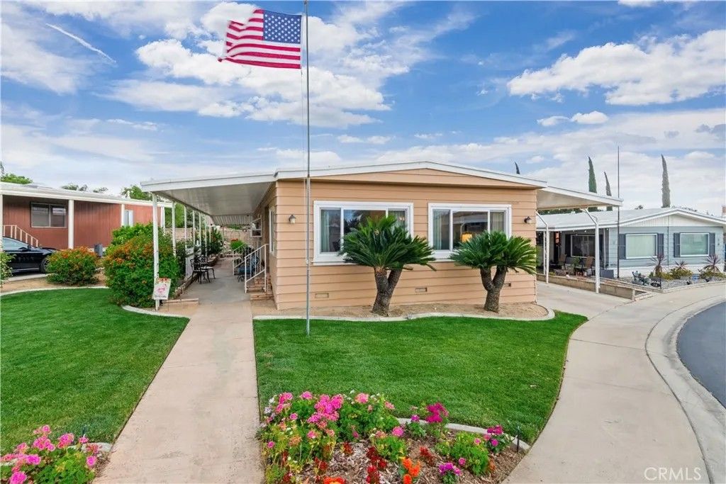 Photo of 626 N Dearborn St #17, Redlands, CA 92374 (MLS # IG26090216)