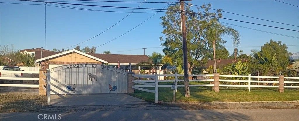 Photo of 5976 Robinson Ave, Riverside, CA 92503 (MLS # PW26003609)