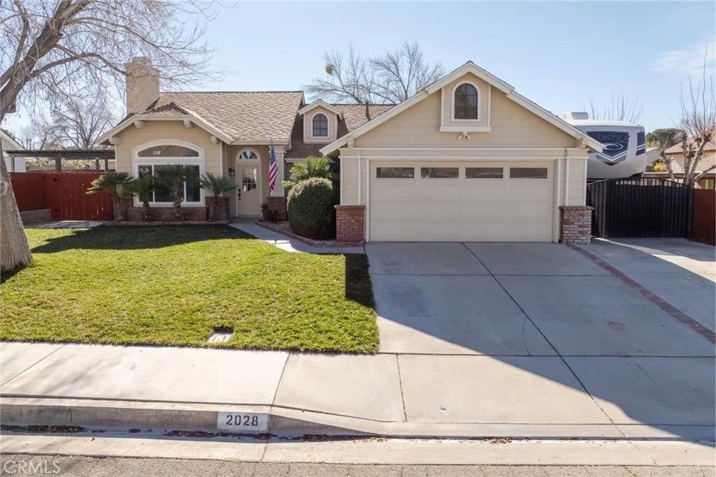 Photo of 2028 W Avenue K10, Lancaster, CA 93536 (MLS # SR26009171)