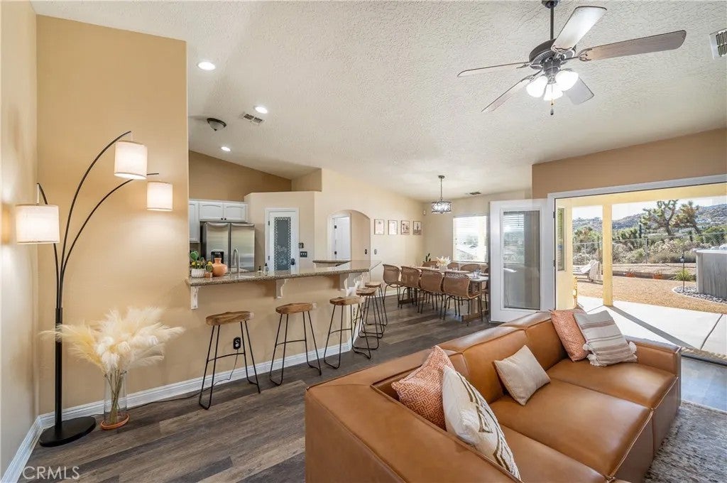 6366 Murrieta