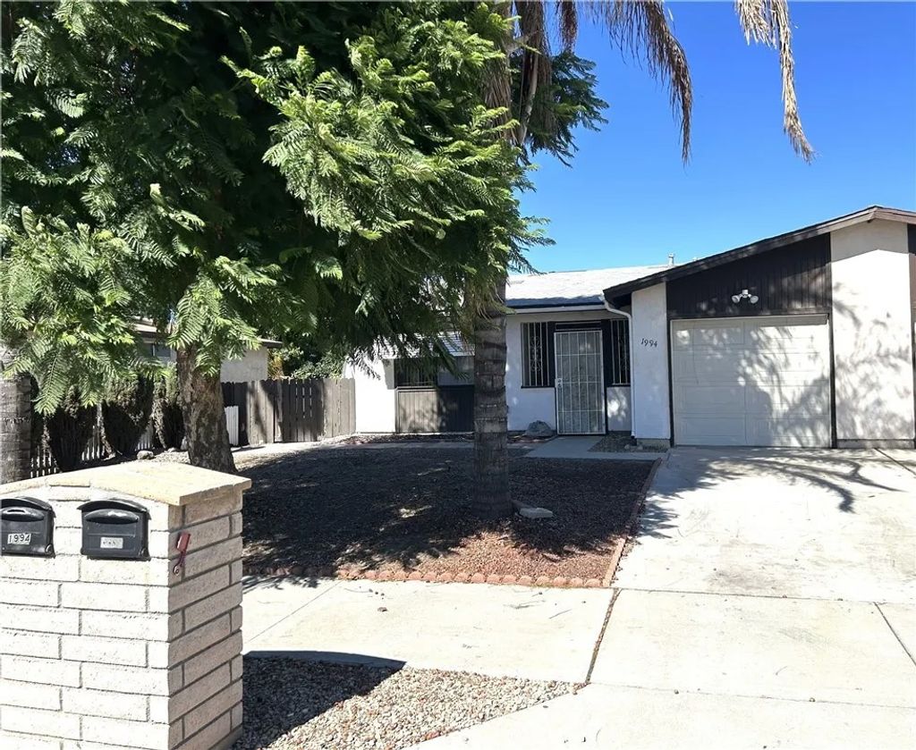 Photo of 1994 Flores St, Riverside, CA 92545 (MLS # SW25237312)