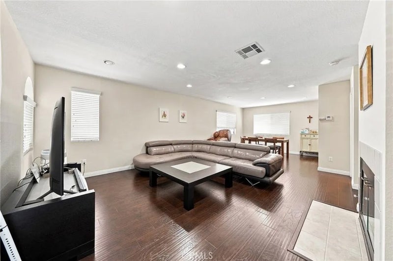 1665 E 68th 21