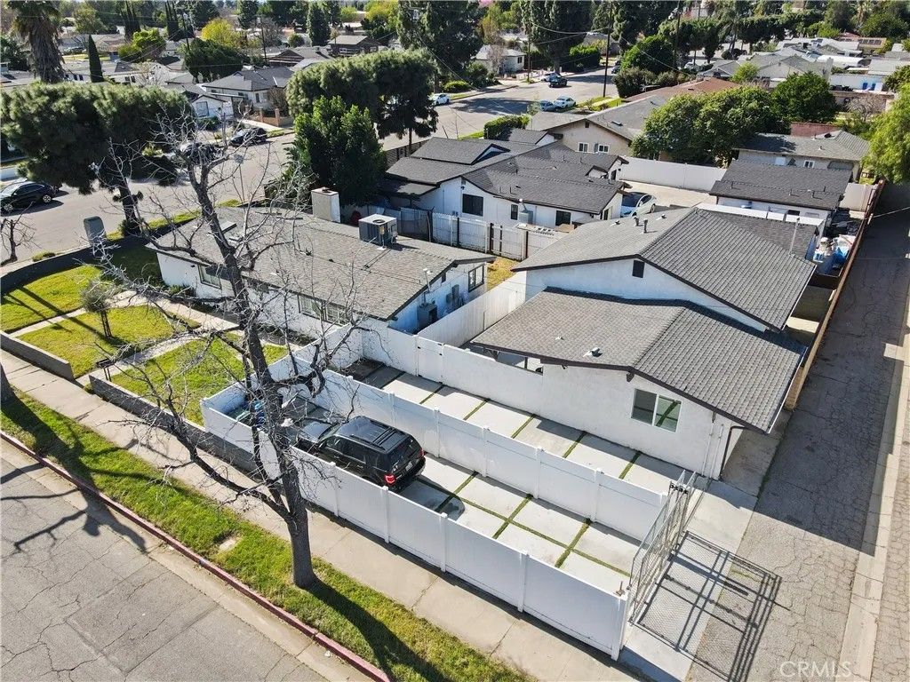 Photo of 15801 Chatsworth, Granada Hills, CA 91344 (MLS # SR26027565)