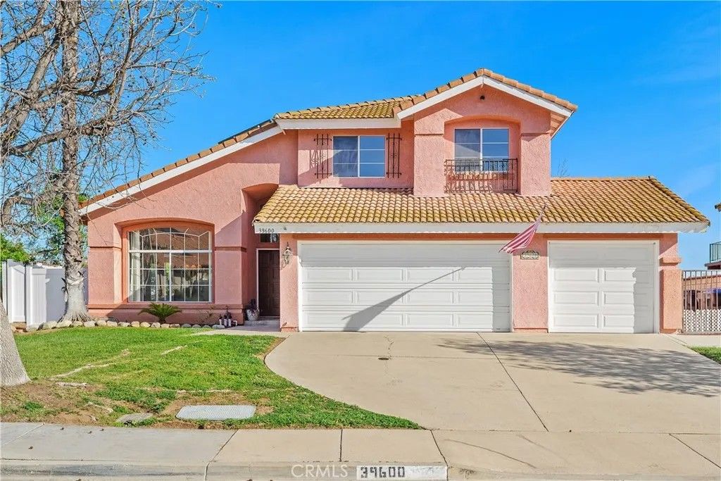 Photo of 39600 Glenwood Court, Murrieta, CA 92563 (MLS # SW26062055)