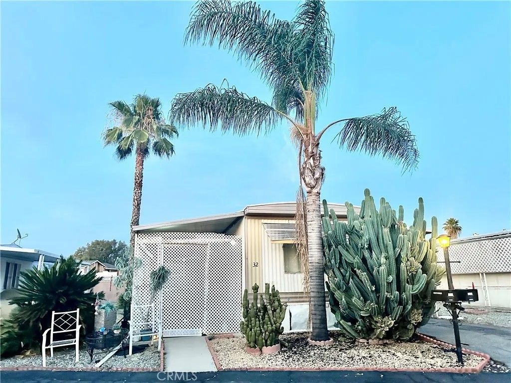 Photo of 332 N Lyon Avenue #32, Hemet, CA 92543 (MLS # IG26100288)