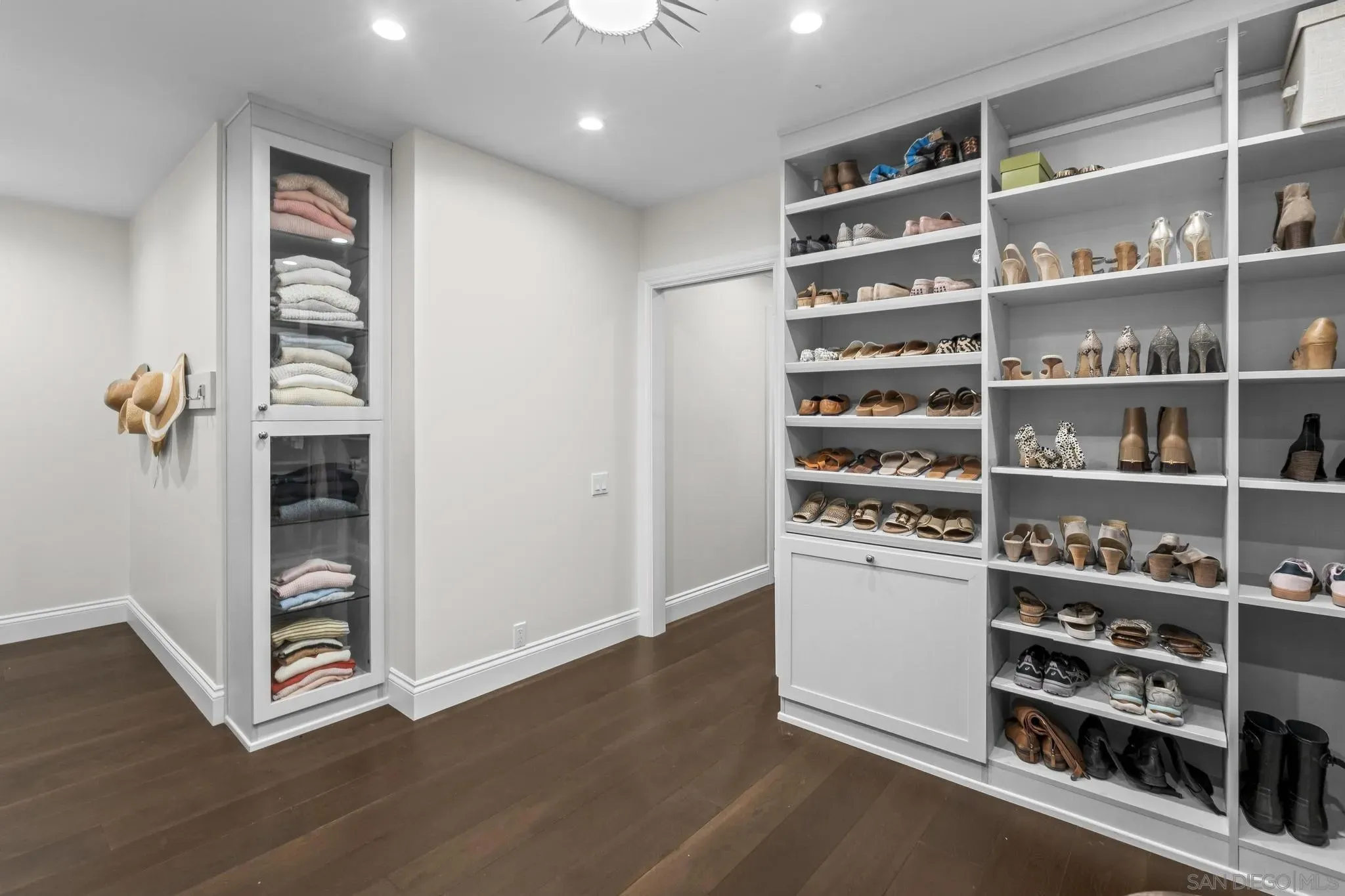 La Jolla, California 92037, United States, 5 Bedrooms Bedrooms, ,8 BathroomsBathrooms,Residential,Active,193763