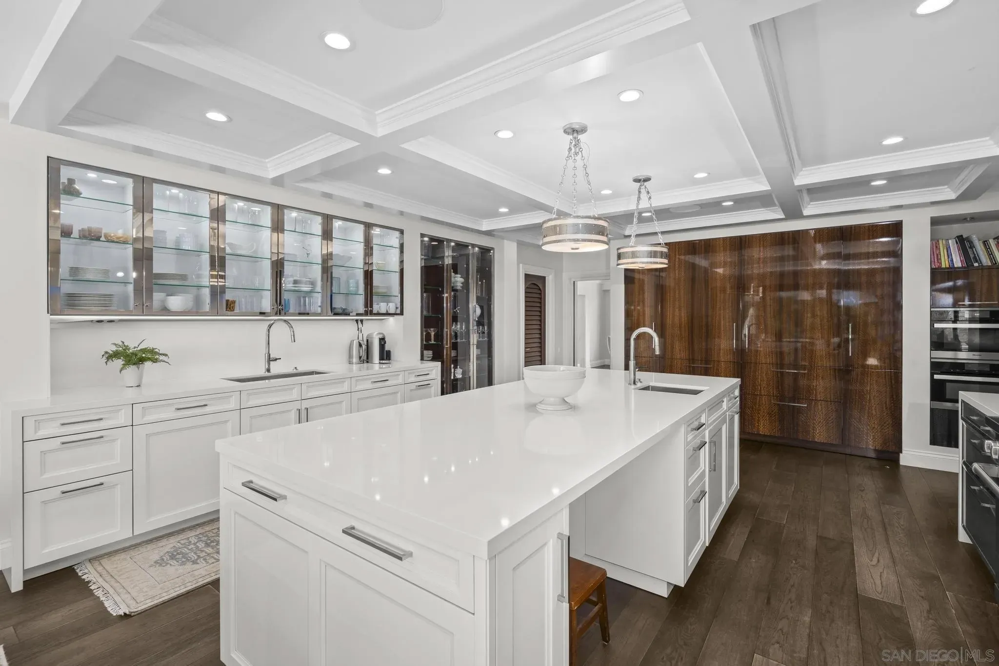 La Jolla, California 92037, United States, 5 Bedrooms Bedrooms, ,8 BathroomsBathrooms,Residential,Active,193763