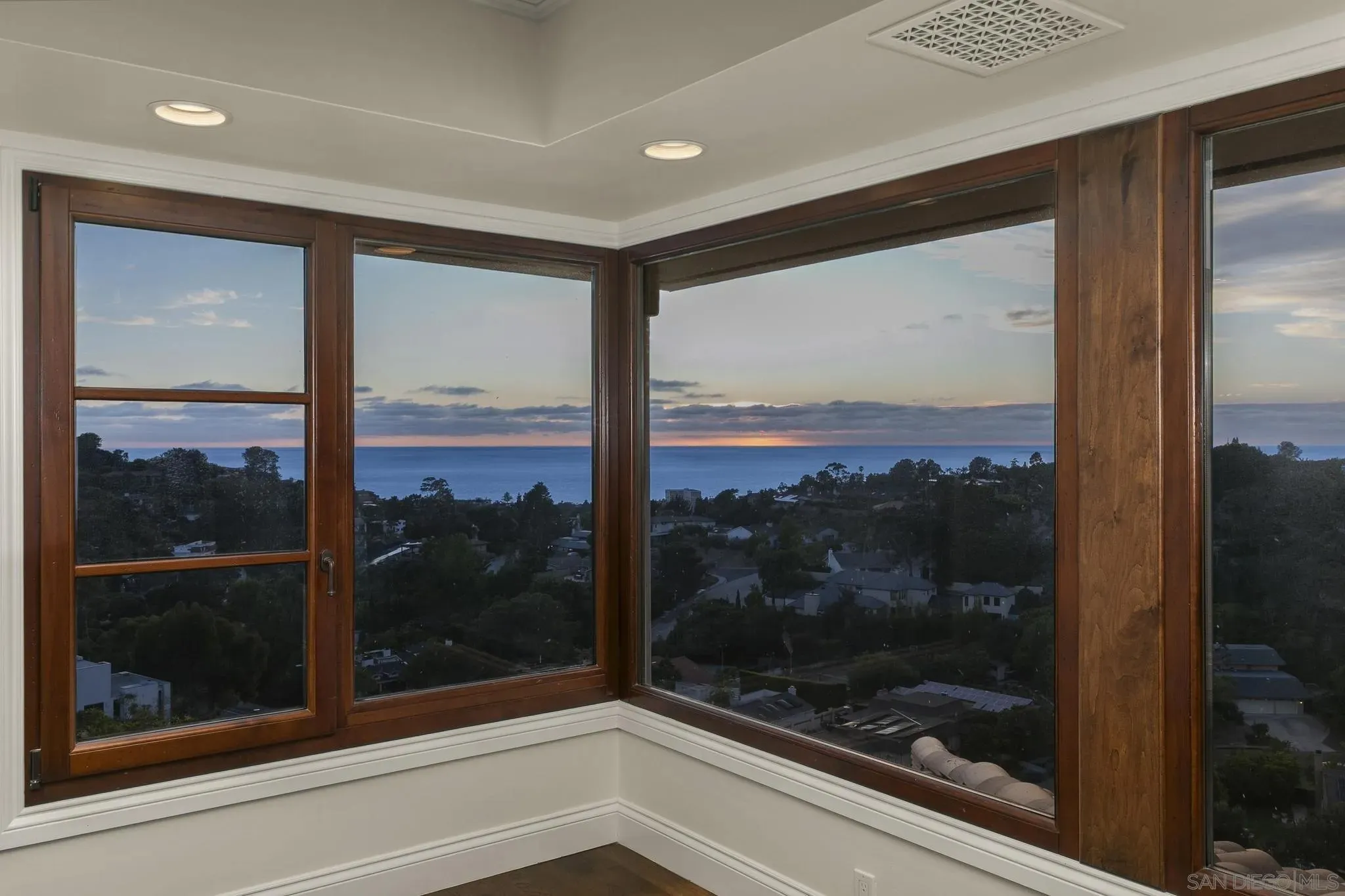 La Jolla, California 92037, United States, 5 Bedrooms Bedrooms, ,8 BathroomsBathrooms,Residential,Active,193763