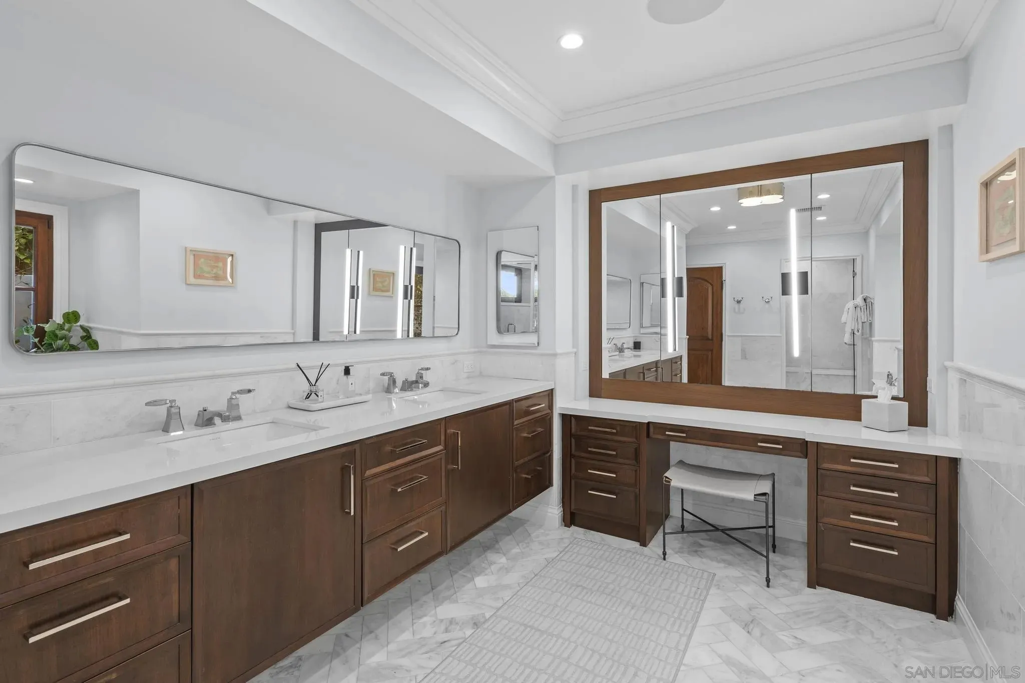 La Jolla, California 92037, United States, 5 Bedrooms Bedrooms, ,8 BathroomsBathrooms,Residential,Active,193763