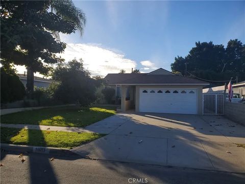 Photo of 11613 Halcourt Ave, Norwalk, CA 90650 (MLS # DW26055698)