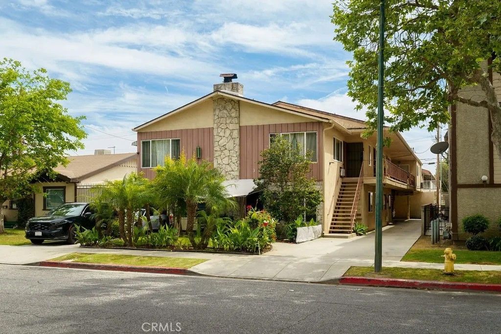 Photo of 300 E Garfield Avenue, Glendale, CA 91205 (MLS # GD26073600)
