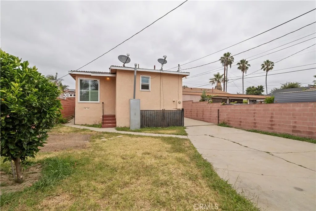 1220 W Young