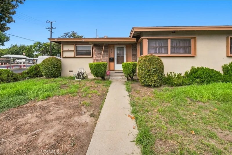 1803 N Studebaker