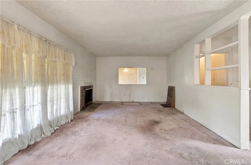 1803 N Studebaker