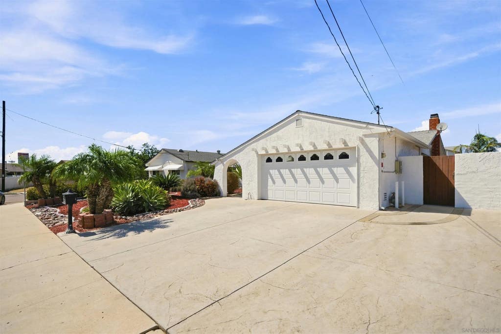 Photo of 7434 Ashford Pl, San Diego, CA 92111 (MLS # 260019970)