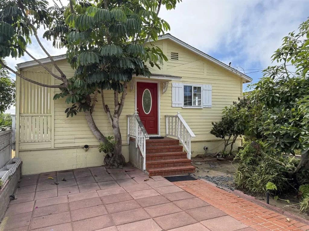 Photo of 534 Ocean View Avenue, Encinitas, CA 92024 (MLS # NDP2607186)