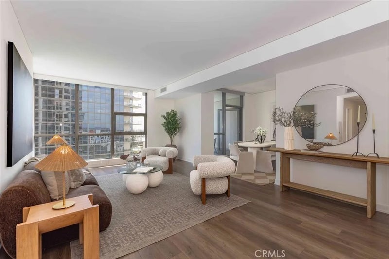 9 MacArthur Place 1404