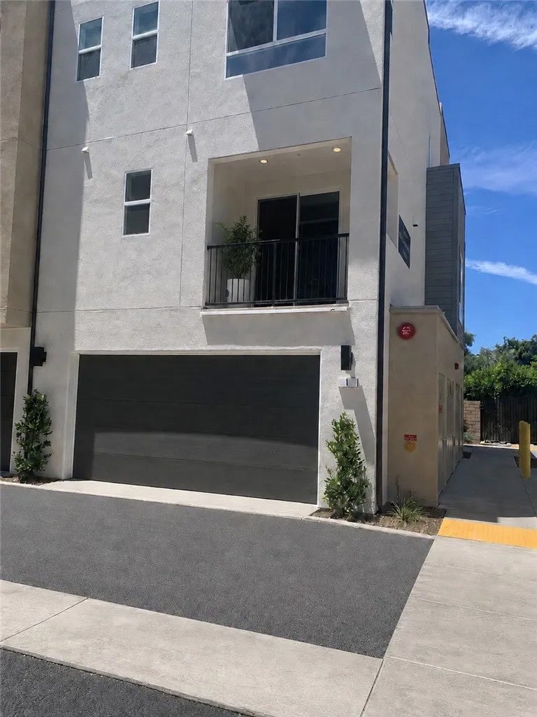 9425 1/2 N. Sepulveda Blvd. 1